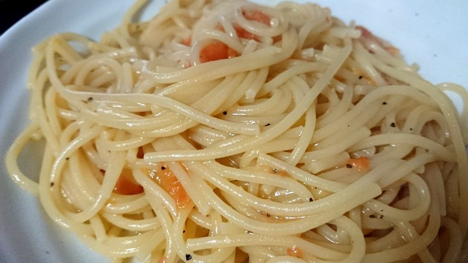 生トマトとチューブニンニクで作るスパゲティ