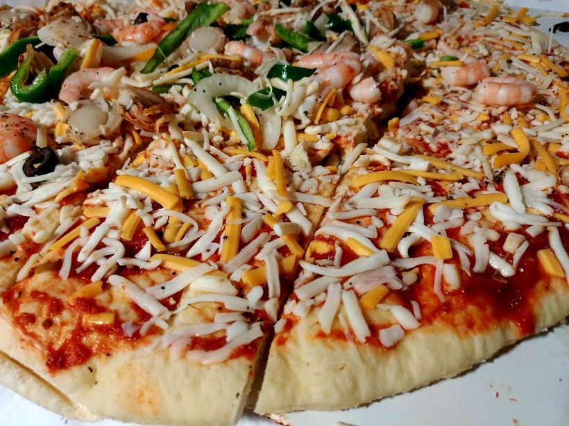 コストコのピザはハサミで切る