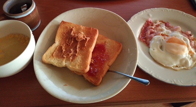 食パン2枚の朝食