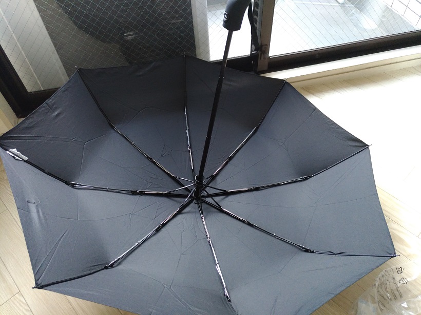 アマゾンベーシックの折りたたみ傘（内側）