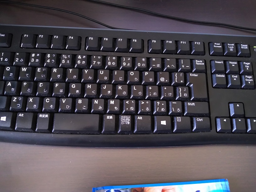 掃除する前のキーボード