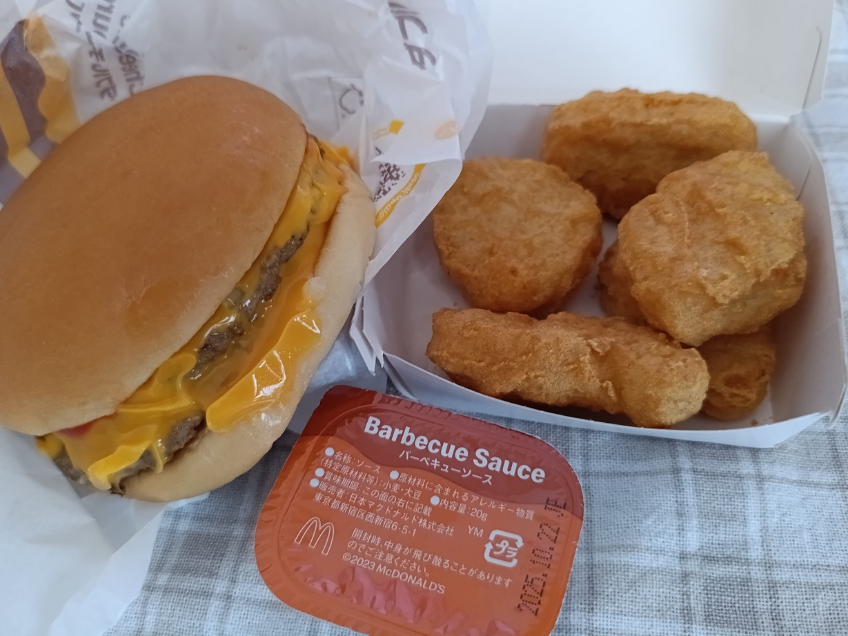 マックのダブルチーズバーガー