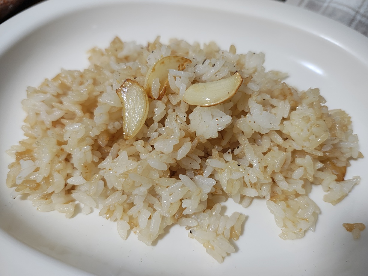 ガーリックライス(オリーブオイル、バター)