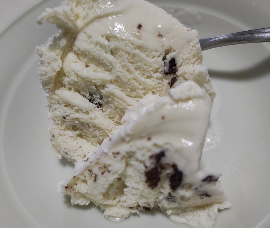 トップバリュ「クッキー&クリームアイスクリーム」