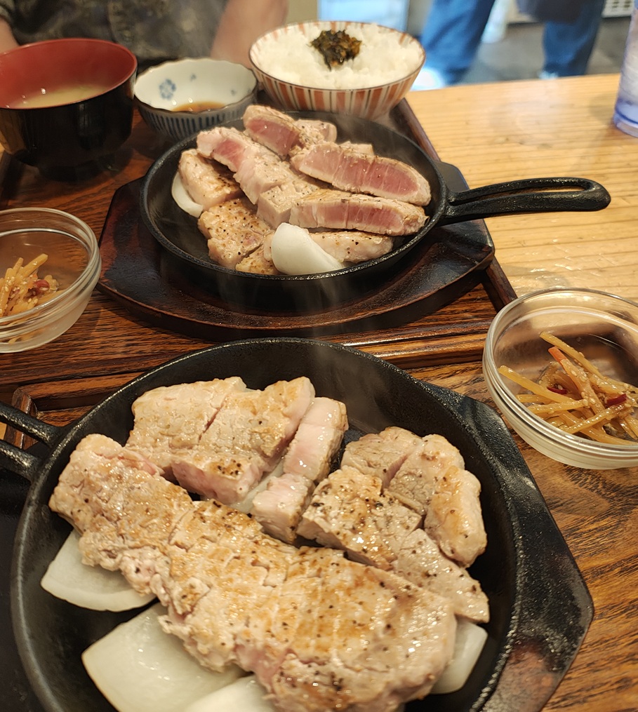 十一の豚ステーキ（レギュラーとラージ）