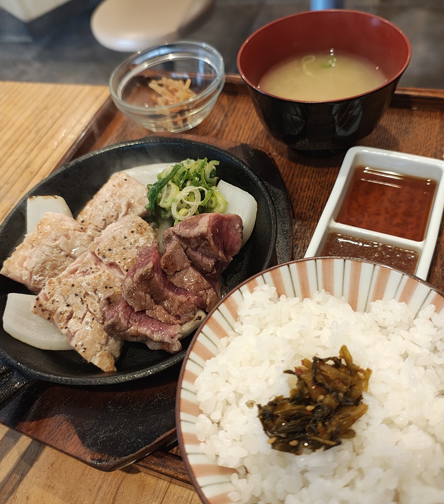 十一の豚ステーキ（牛豚ハーフアンドハーフ）