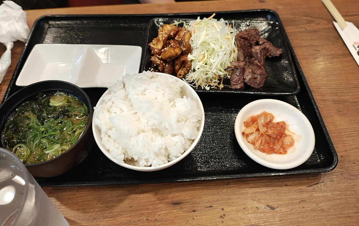 牛サガり＆ミックスホルモン（M）
