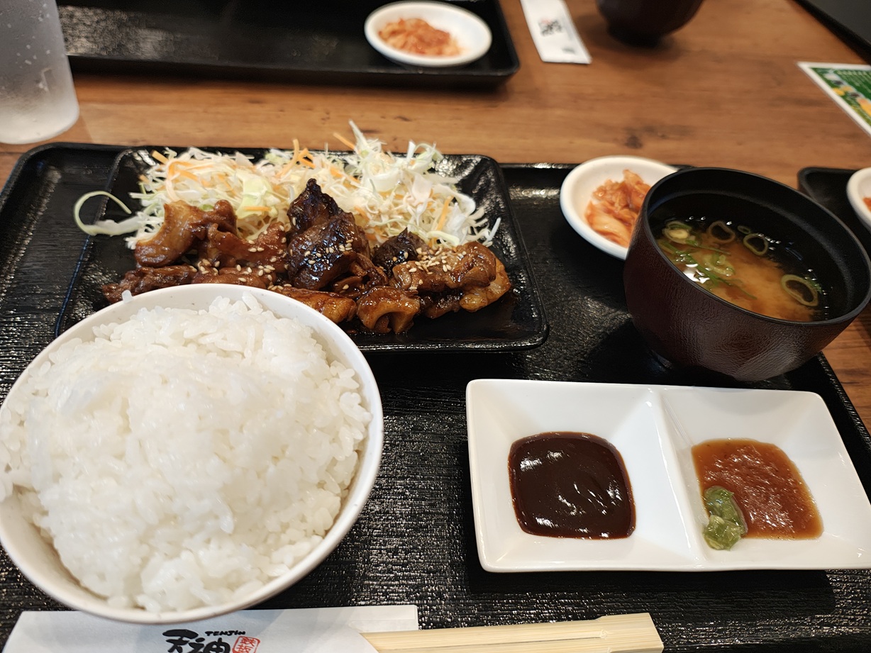 ホルモン定食（M）